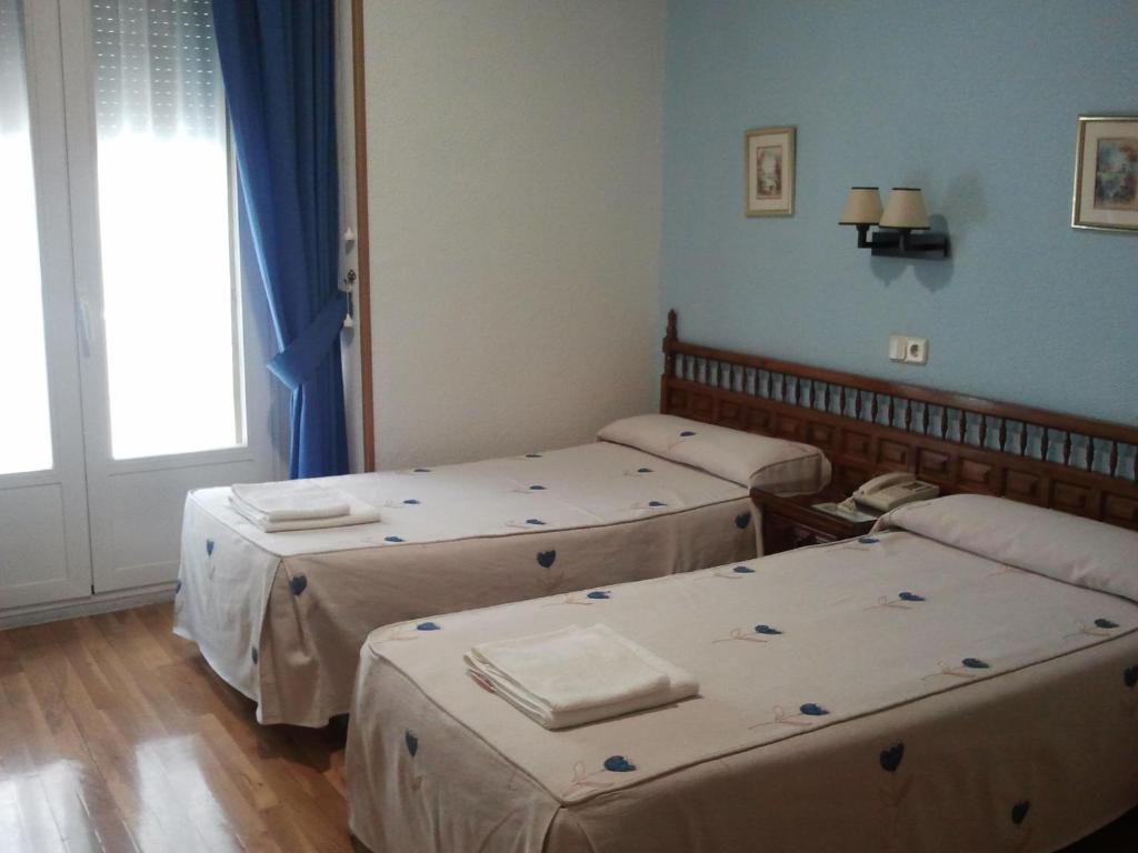 Hostal Biarritz Madrid Szoba fotó