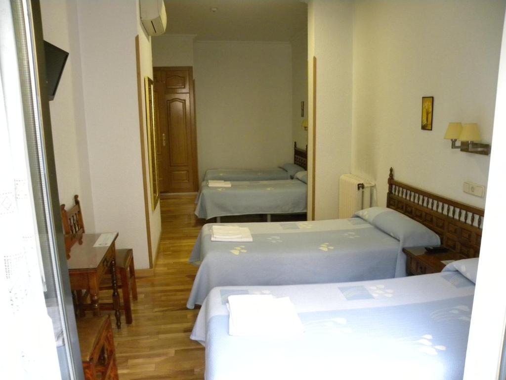 Hostal Biarritz Madrid Szoba fotó